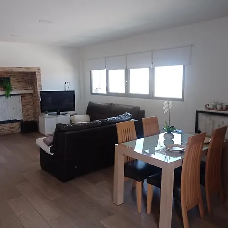 Loft 2 Personas Con Cocina Americana Con Gran Luminosidad, Tv 42, Cama De Matrimonio Con Colchón De Buena Calidad, Dos Sofás Grandes Y Comodos , Con Baño Con Plato De Ducha,chimenea Interior Y 2terrazas De Unos 50 Metros Y Barbacoa Exterior,pre Apartamento