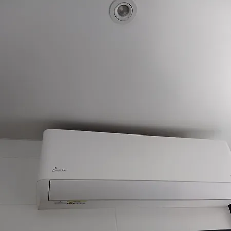 Loft 2 Personas Con Cocina Americana Con Gran Luminosidad, Tv 42, Cama De Matrimonio Con Colchón De Buena Calidad, Dos Sofás Grandes Y Comodos , Con Baño Con Plato De Ducha,chimenea Interior Y 2terrazas De Unos 50 Metros Y Barbacoa Exterior,pre Apartamento *