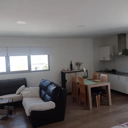 Loft 2 Personas Con Cocina Americana Con Gran Luminosidad, Tv 42, Cama De Matrimonio Con Colchón De Buena Calidad, Dos Sofás Grandes Y Comodos , Con Baño Con Plato De Ducha,chimenea Interior Y 2terrazas De Unos 50 Metros Y Barbacoa Exterior,pre Herencia