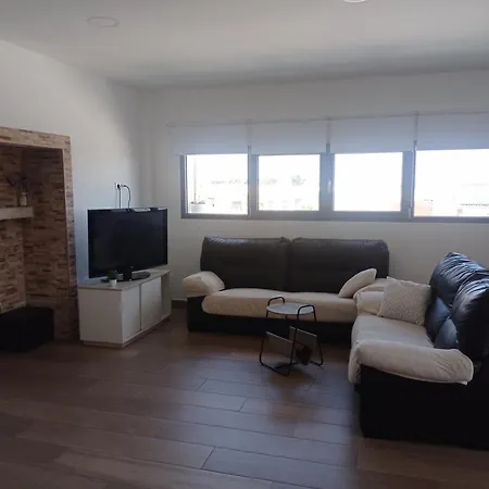Loft 2 Personas Con Cocina Americana Con Gran Luminosidad, Tv 42, Cama De Matrimonio Con Colchón De Buena Calidad, Dos Sofás Grandes Y Comodos , Con Baño Con Plato De Ducha,chimenea Interior Y 2terrazas De Unos 50 Metros Y Barbacoa Exterior,pre